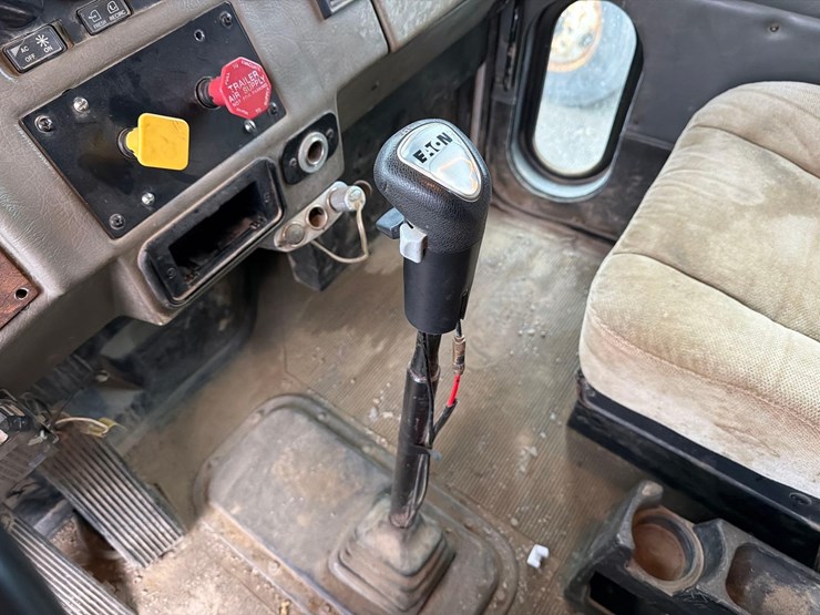 1997-caterpillar-18-image-19