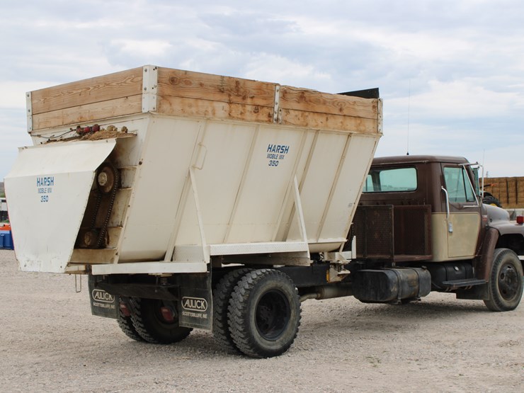 1982-international-s1700-image-7