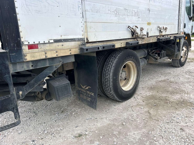 2017-peterbilt-220-image-10