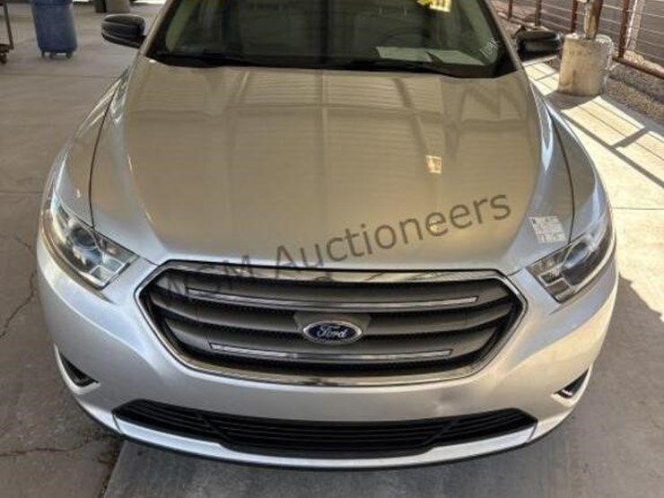 2016-ford-taurus-se-sdn-image-3