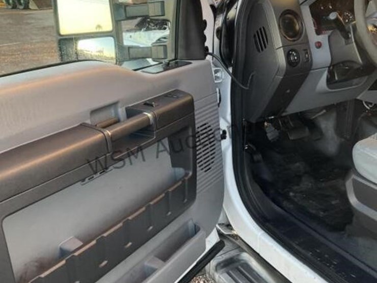 2013-ford-f550-image-29