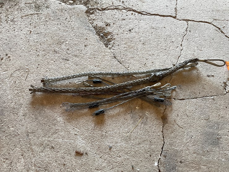 #1057-•-cable-socks-image-3