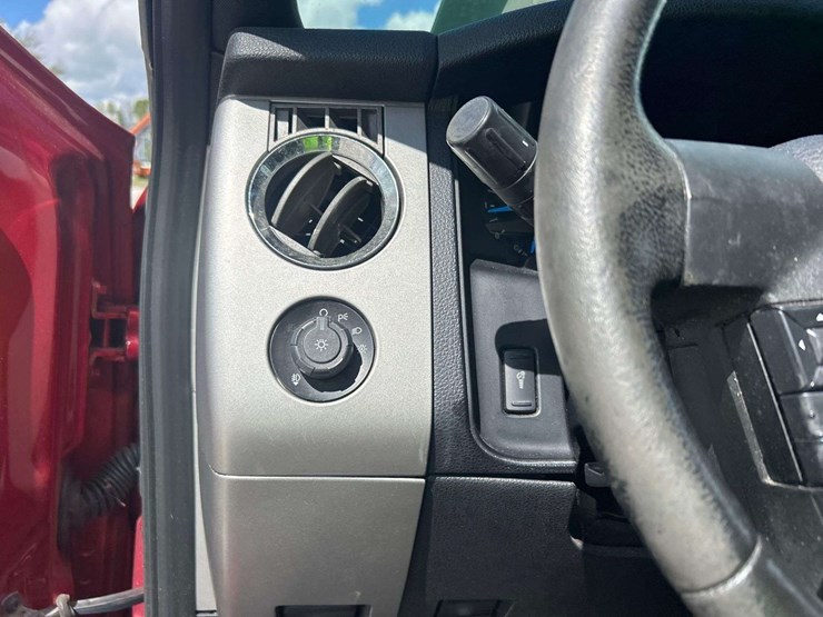 2016-ford-expedition-xlt-image-15