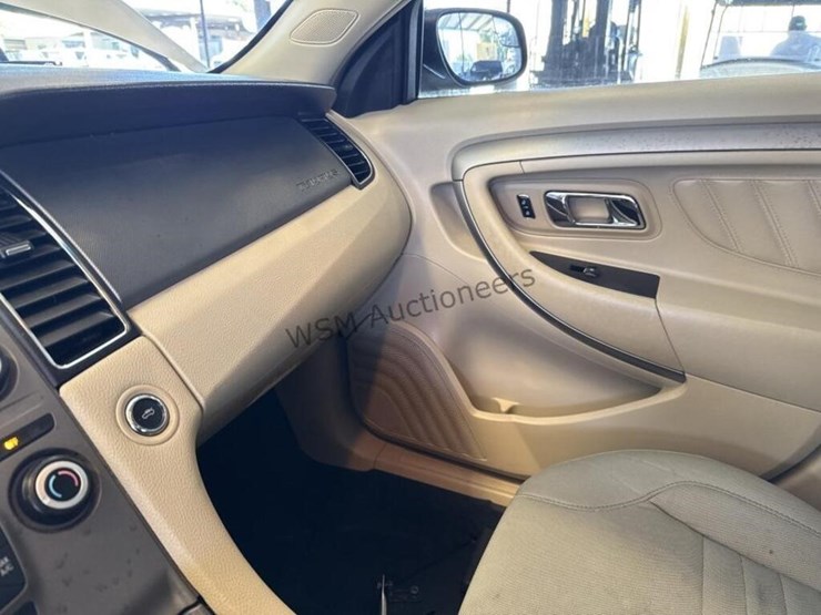 2016-ford-taurus-se-sdn-image-18