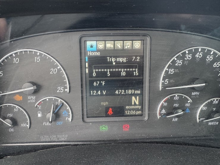 2018-freightliner-cascadia-126-image-10