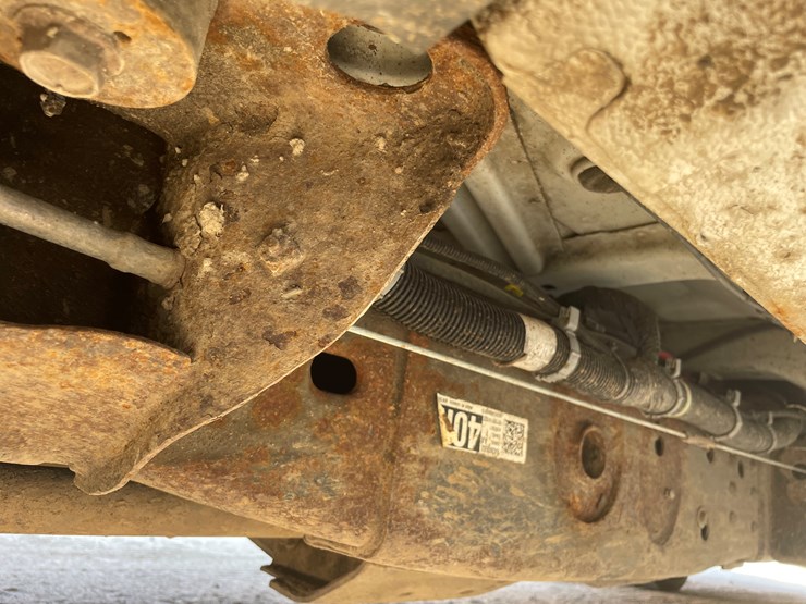 #1007-•-2017-chevy-3500-diesel-utility-truck,-(has-title)-image-27