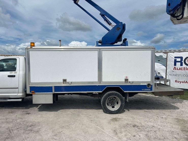 2015-ram-5500-versalift-sst-40ne-40ft-sign-bucket-truck-image-16