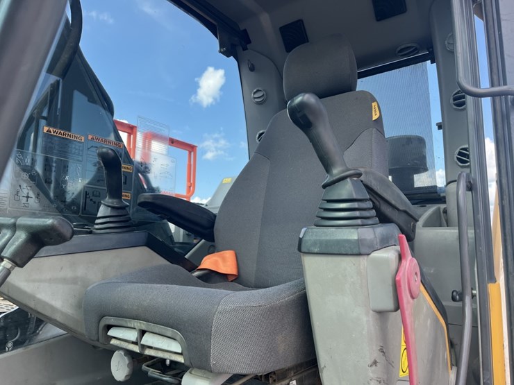 2020-volvo-ec200el-image-14