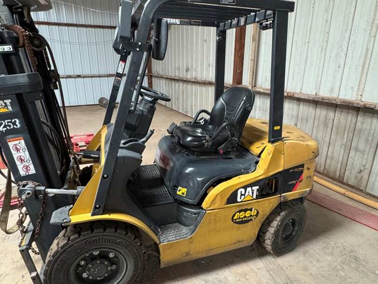 caterpillar-dp25n-image-1