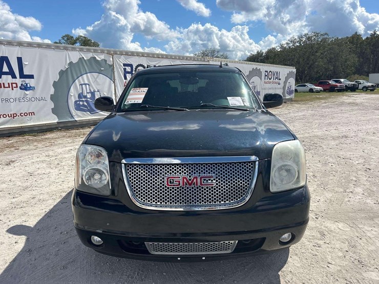 2013-gmc-yukon-denali-image-23