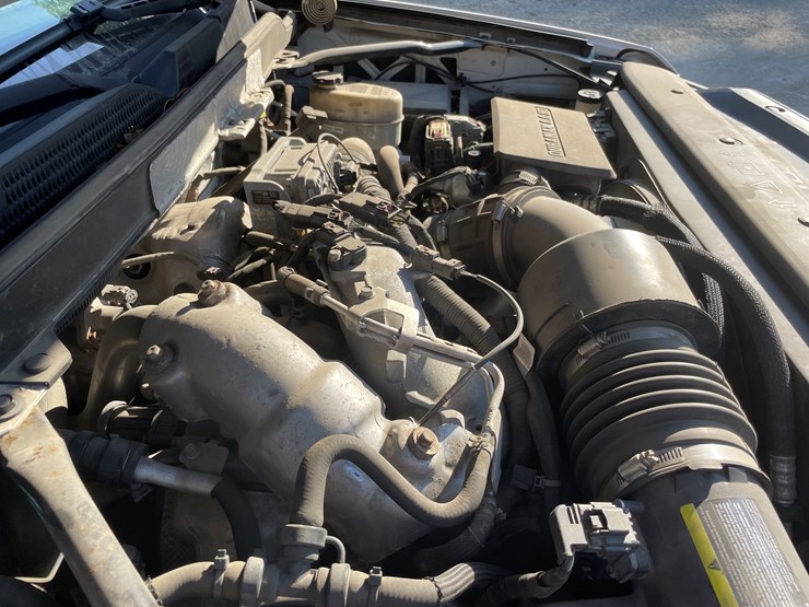 #1007-•-2017-chevy-3500-diesel-utility-truck,-(has-title)-image-34