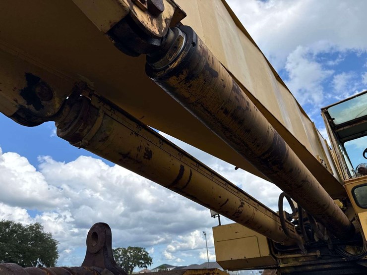 grove-4x4-rough-terrain-hydraulic-crane-image-9