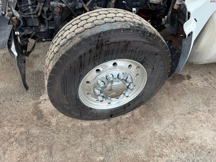 2019-peterbilt-567-image-9