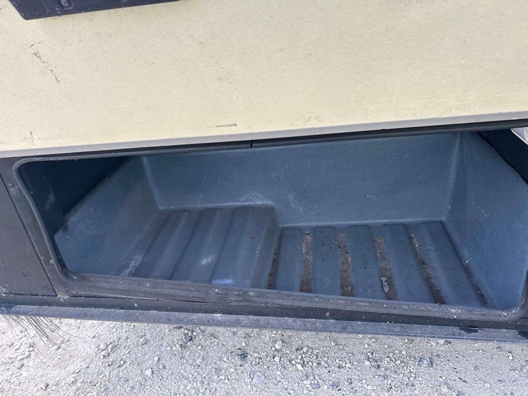 1999-southwind-fleetwood-34n-34ft-class-a-motorhome-image-30