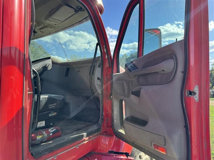 2005-peterbilt-387-image-34