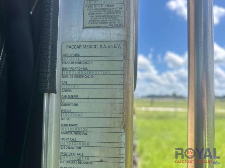 2015-peterbilt-320-image-5