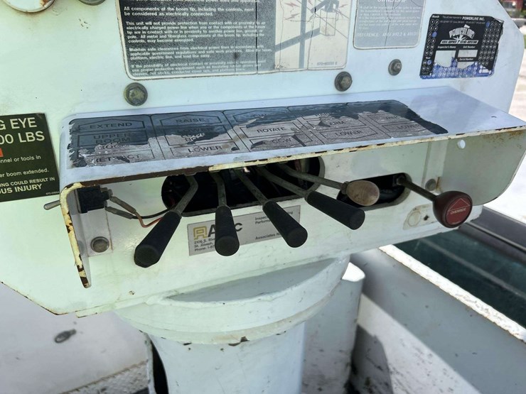 2006-ford-f550-image-33