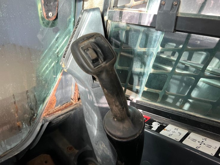 2025-deere-318e-image-22