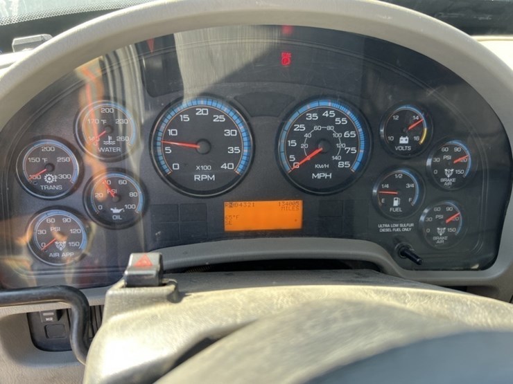 2009-international-7600-image-36