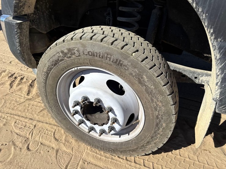 2017-ford-f550-xl-image-9