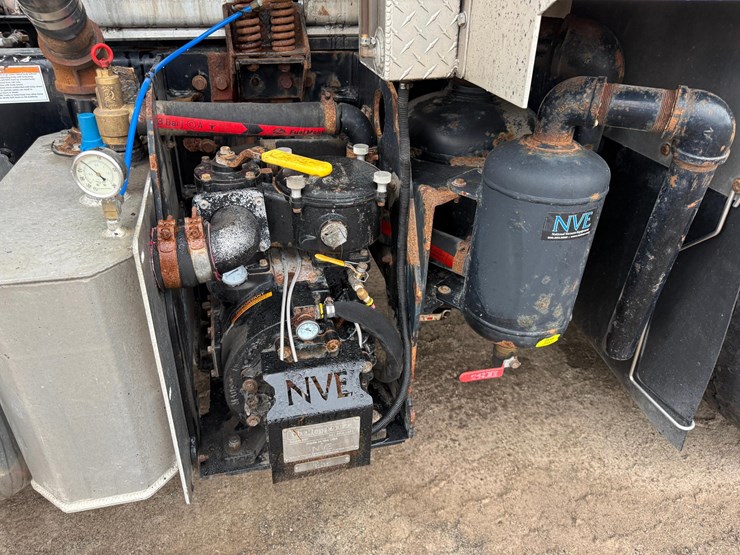 2019-peterbilt-567-image-15