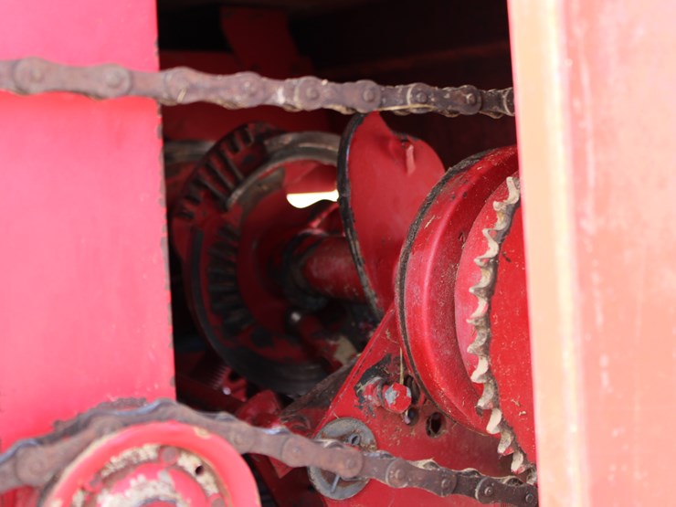 new-holland-315-image-22