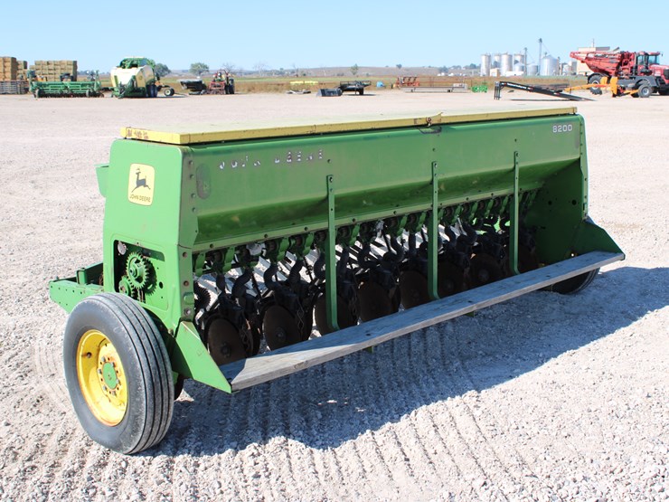 john-deere-8200-image-2