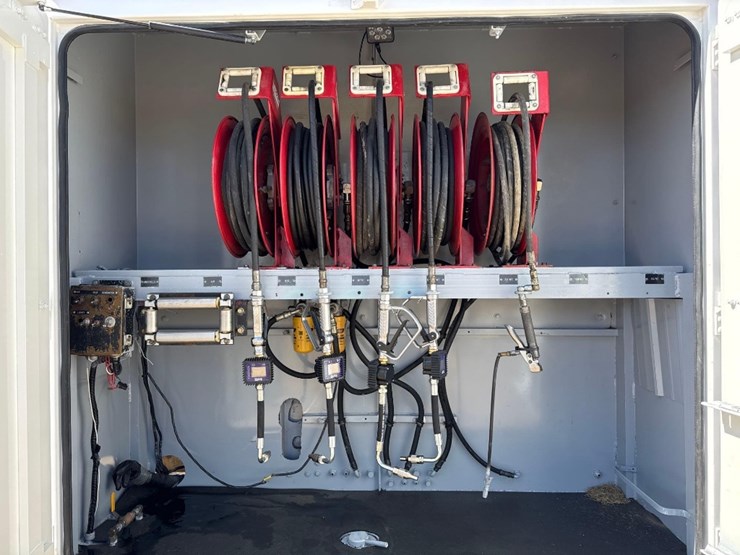 2007-peterbilt-335-image-13