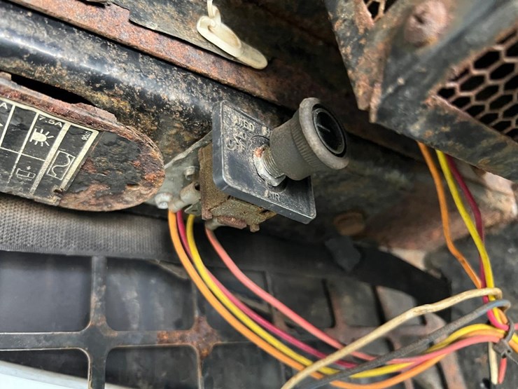 new-holland-lx885-image-25