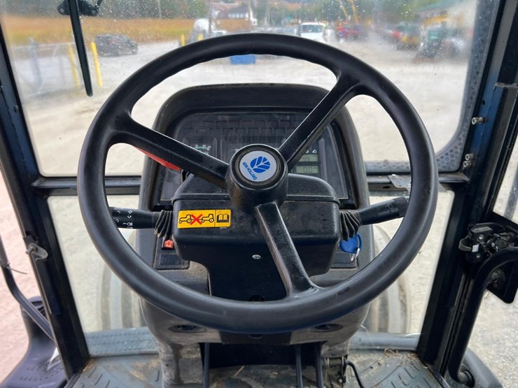 new-holland-tm150-image-25