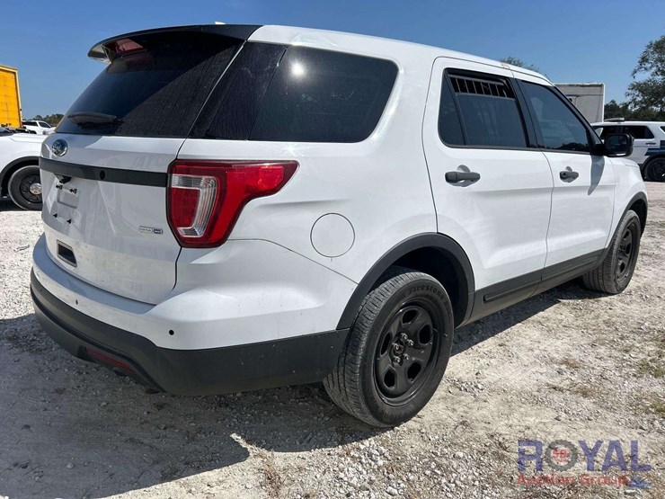 2017-ford-explorer-image-3