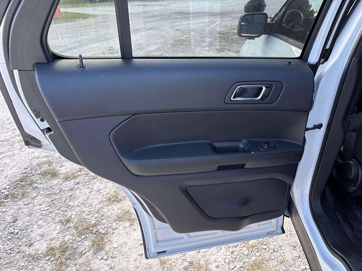 2018-ford-explorer-image-24