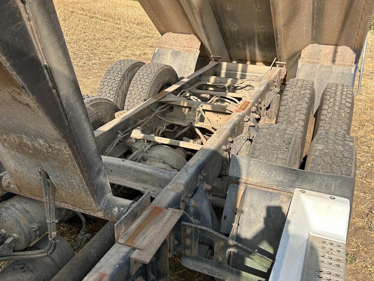 1995-freightliner-fld112-image-63