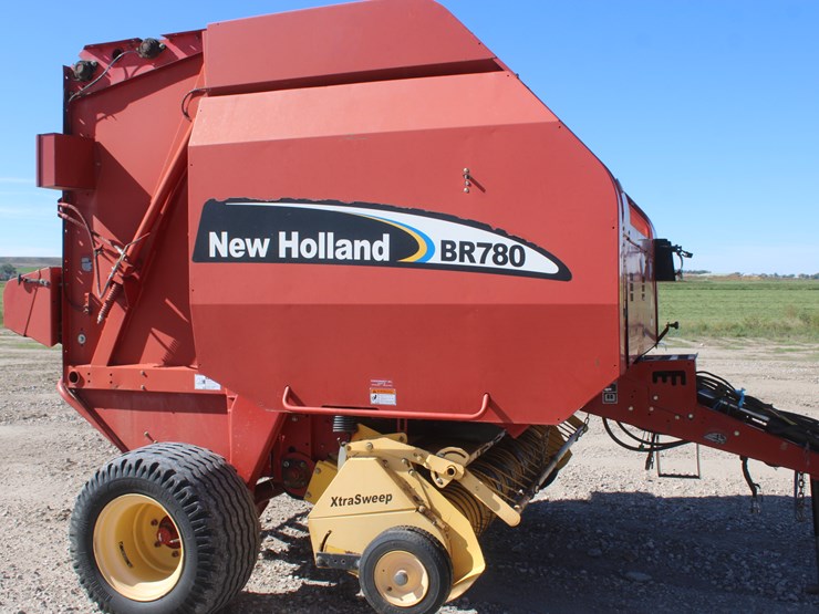 new-holland-br780-image-34