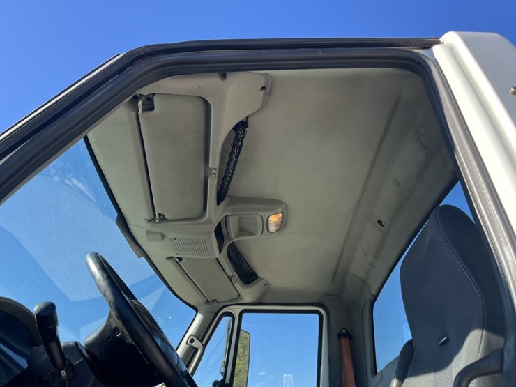 2012-international-7600-image-12