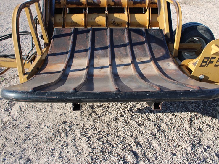 #2094-•-#2094-bf-5000-pull-type-round-bale-unroller-image-12