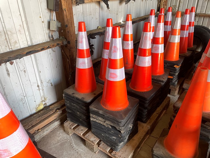 #1052-•-(60)-reflective-traffic-cones-image-2