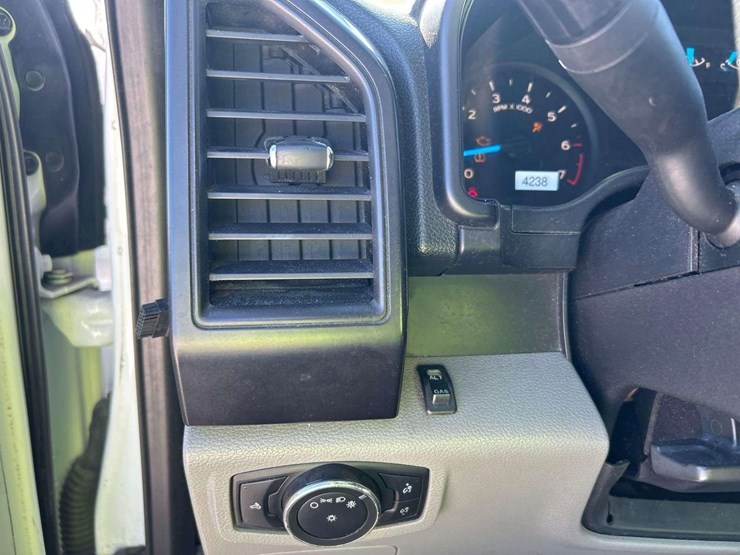 2017-ford-f150-image-15