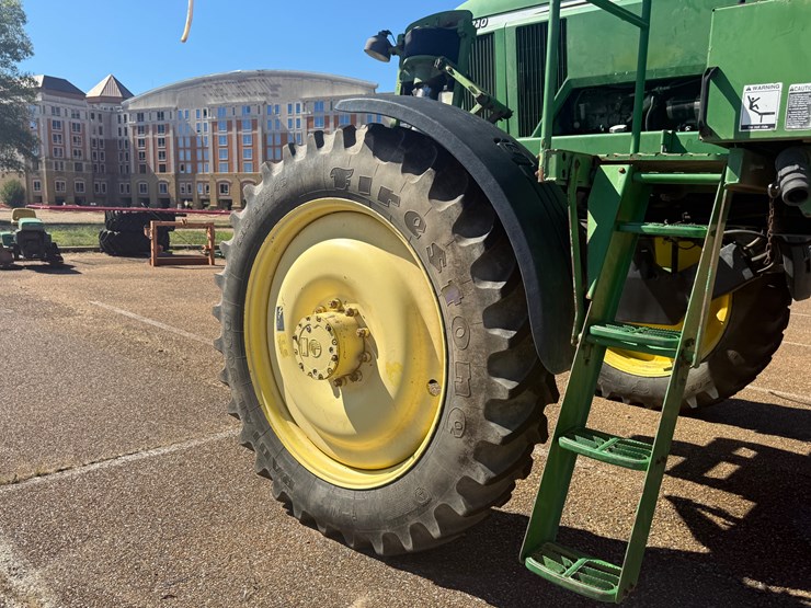 john-deere-4710-image-66