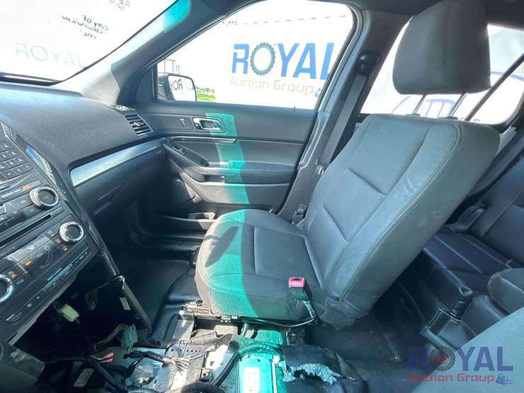 2017-ford-explorer-image-18