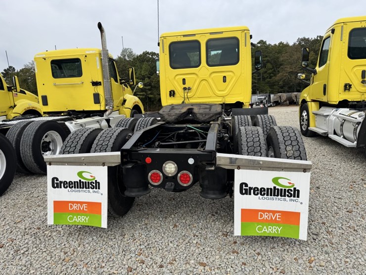 2018-freightliner-cascadia-126-image-6