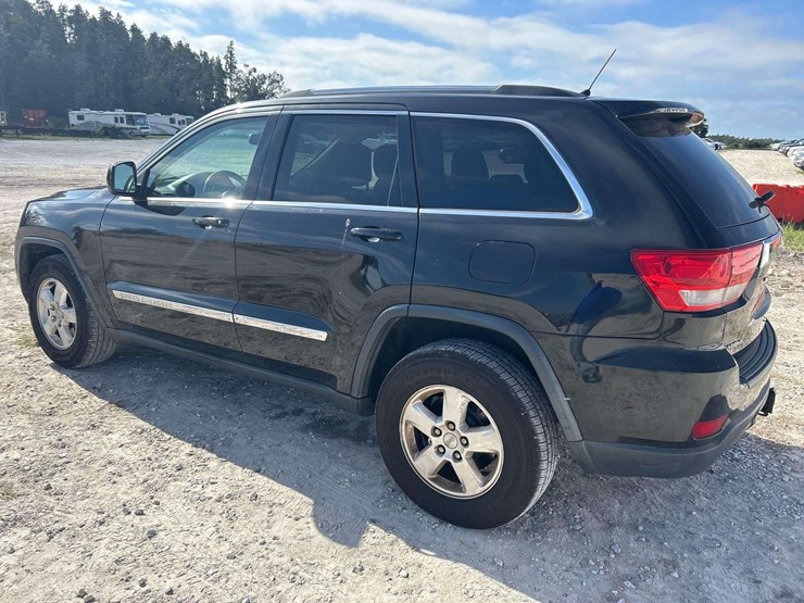 2013-jeep-grand-cherokee-laredo-image-4