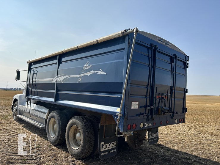 1995-freightliner-fld112-image-3