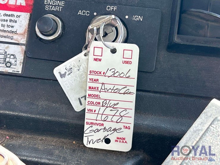 heil-28yd-side-loader-garbage-truck-image-27