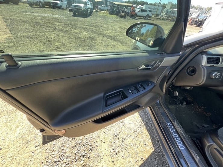 2012-chevrolet-impala-sedan-image-21