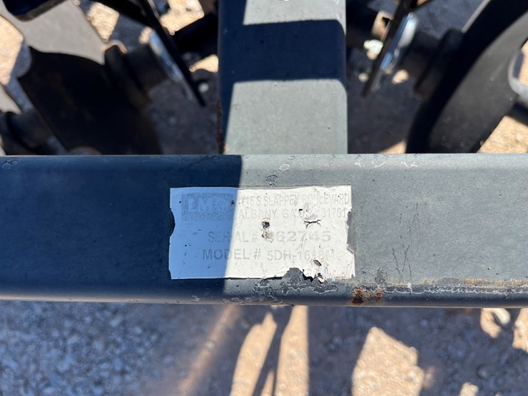 #t15037-•-lmc-1618m-disk-image-7