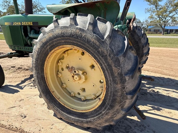 john-deere-tractor-image-9