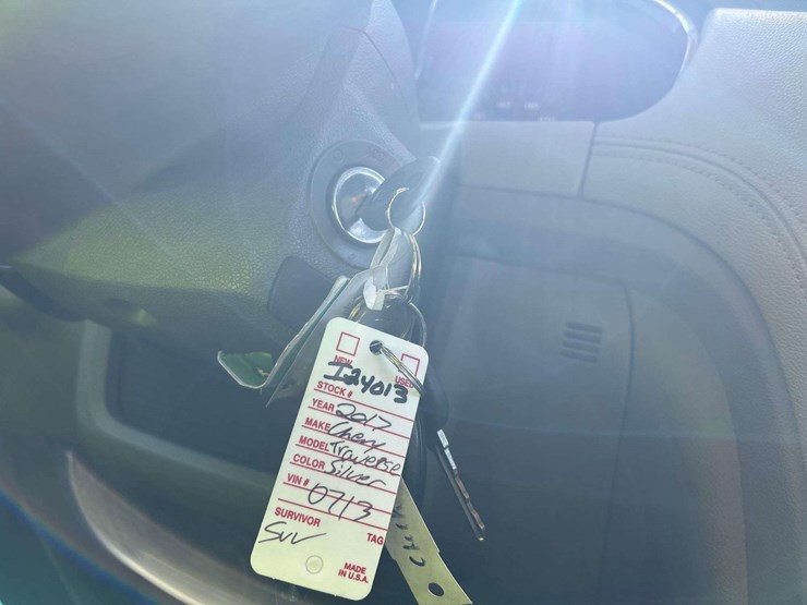 2017-chevrolet-traverse-ls-image-26