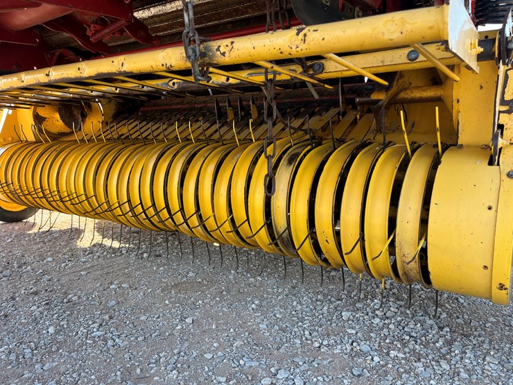 new-holland-br7090-image-3