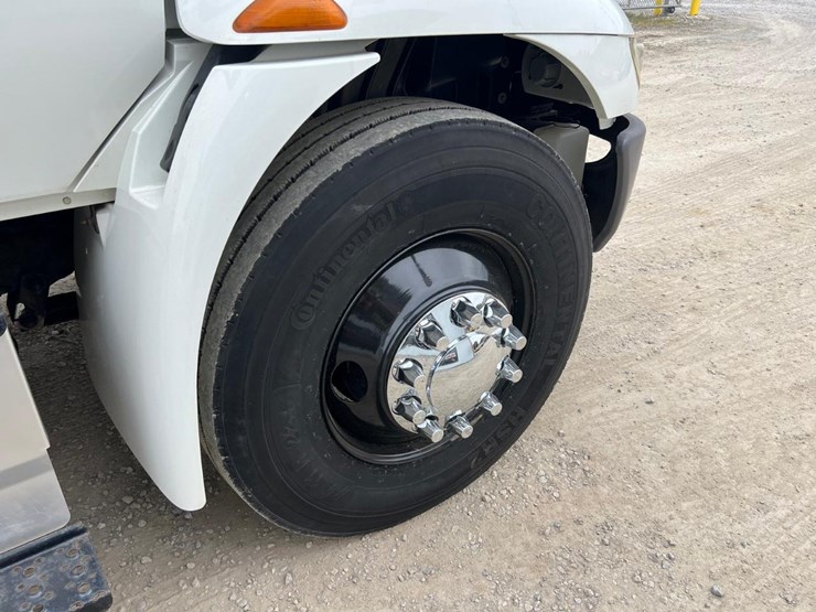 2017-international-durastar-4300-image-26